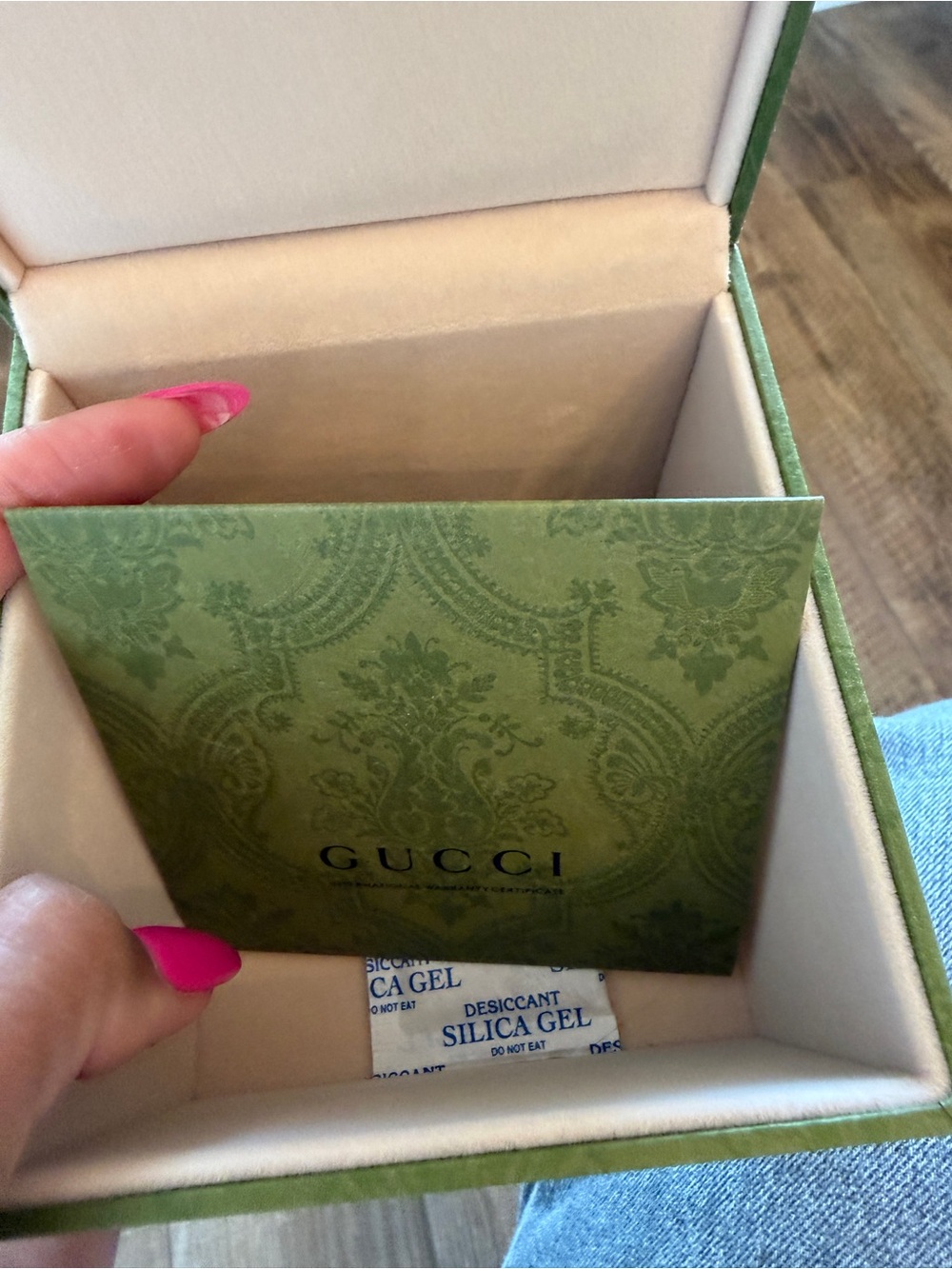 Vintage Gucci 100% authentic Skinny Wrap Watch. Never Worn! - Picture 6 of 7
